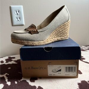 Bass Women's Cream Wedge Loafers